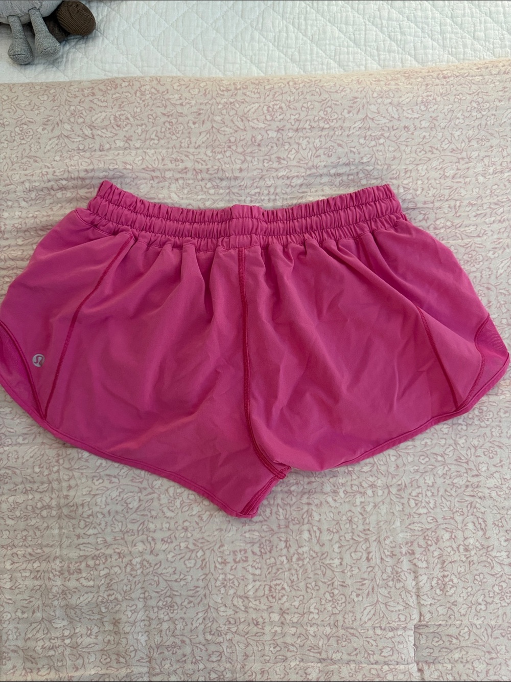lululemon athletica Bright Pink 2.5 inch hotty hot shorts